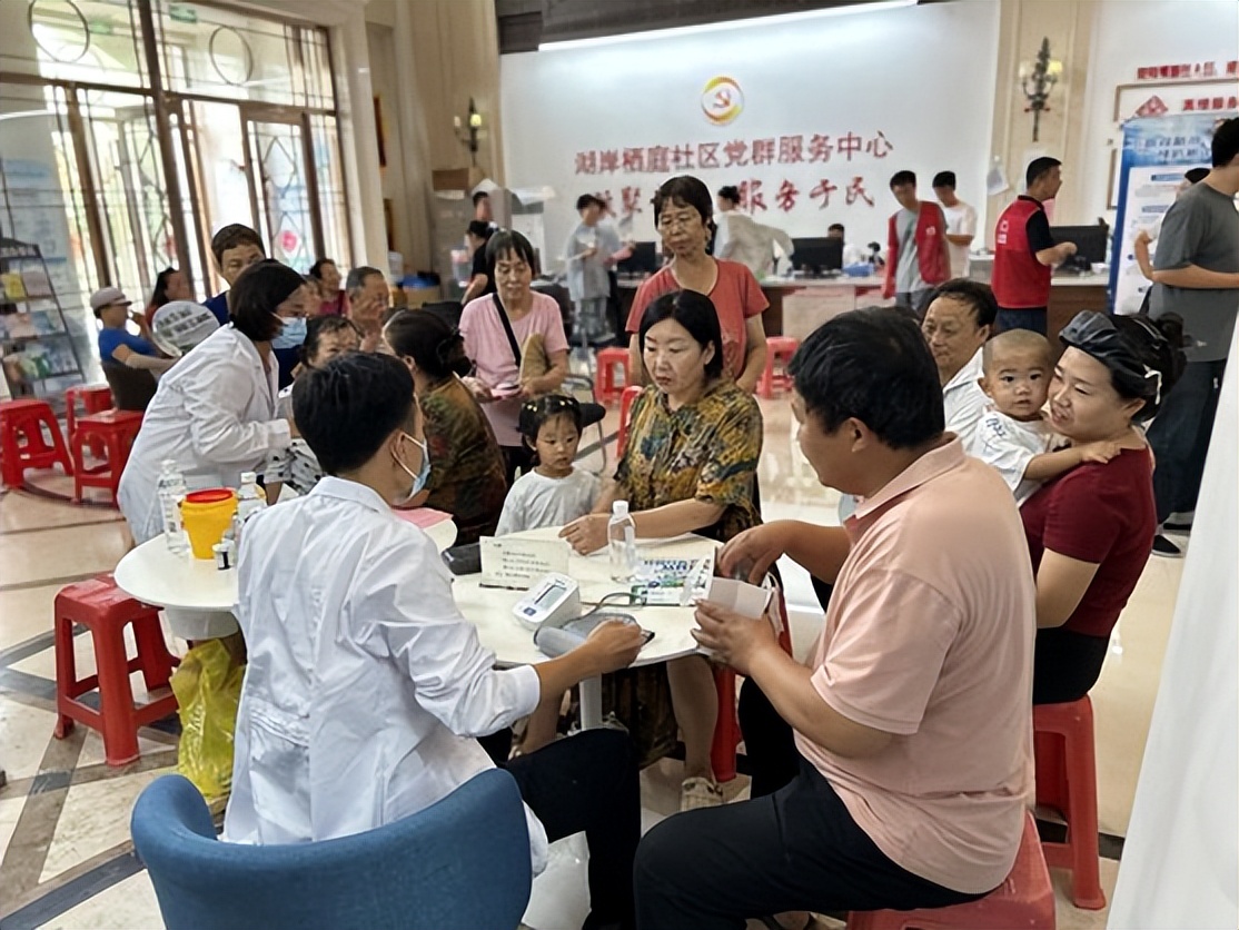 居住区创卫工作,街道挑灯夜战持续创卫整治