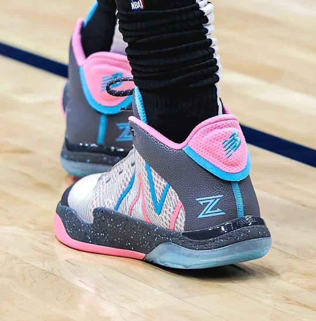 NBA球员上脚：耐克续约科比系列，拉文正式签约新百伦