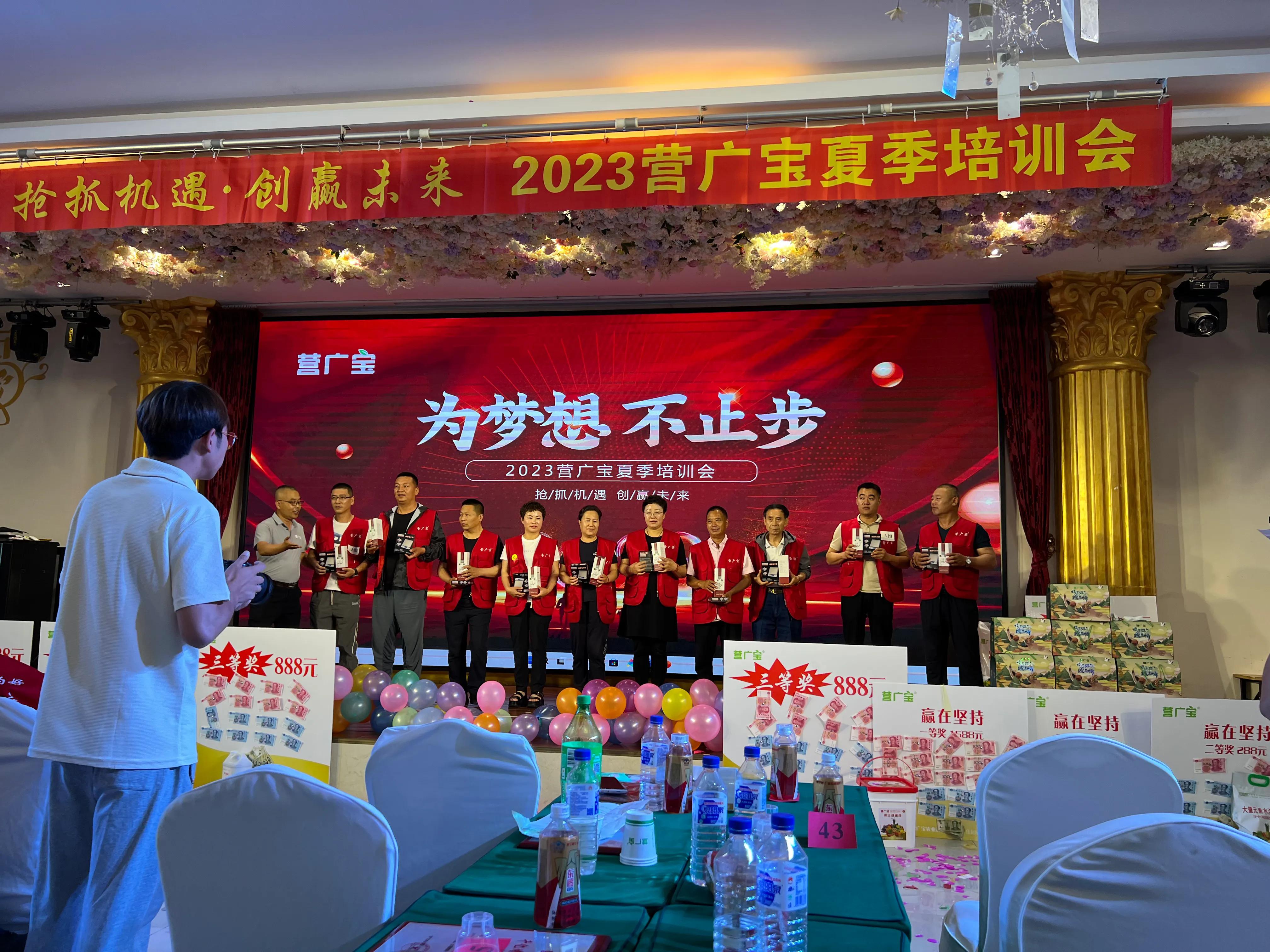 农民进城发展农业年轻人不会种地,农民进城农业成就