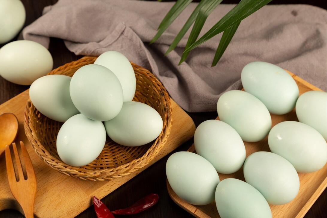 腌咸鸭蛋用盐水泡的方法,腌咸鸭蛋不出油的技巧