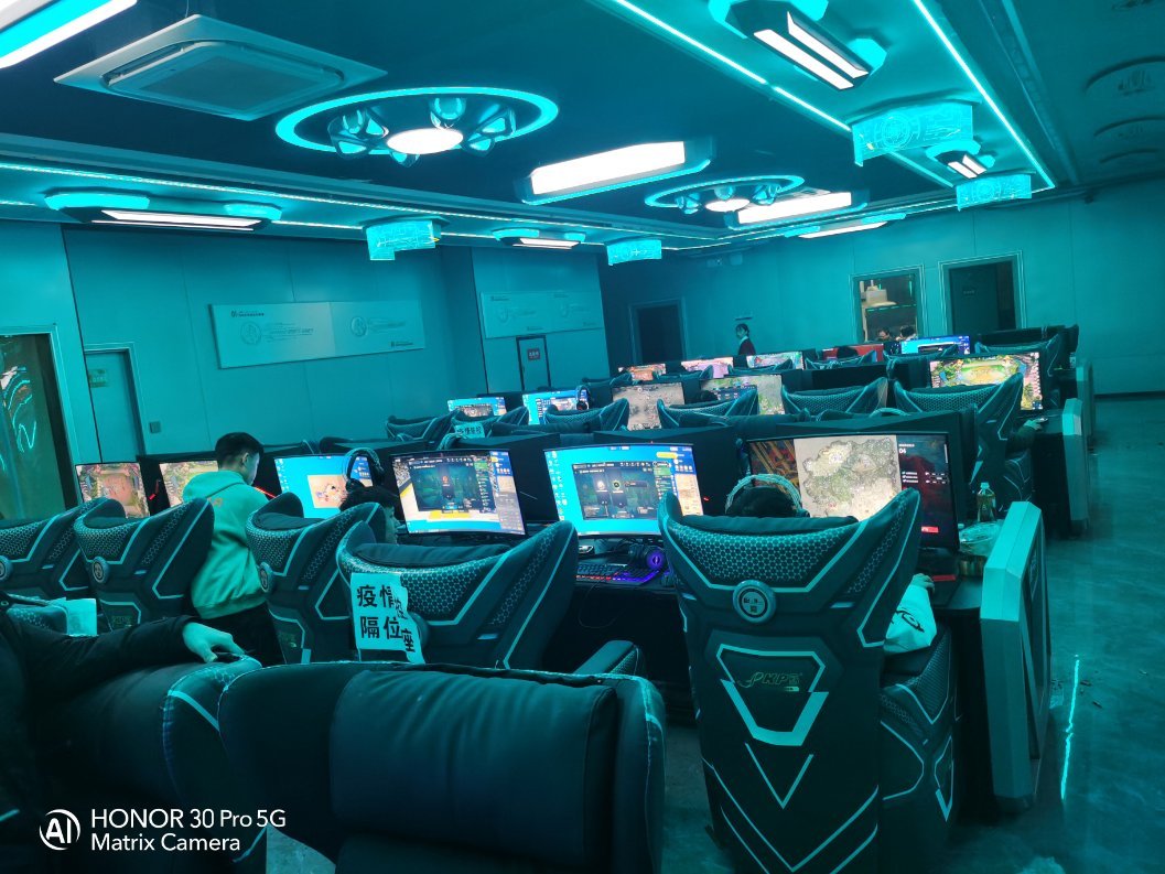 专业的网吧桌椅定做价格,甘肃复古网吧桌椅生产厂家