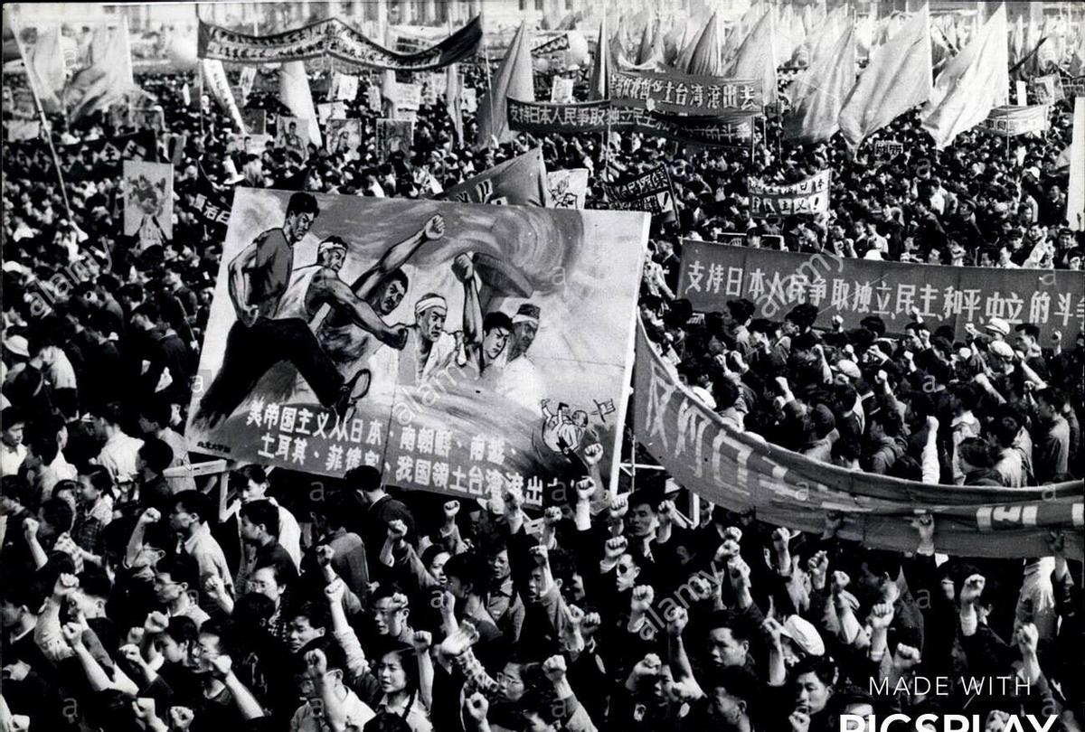 30个老照片记录女子与洋人*片鸦**烟枪下的白日梦