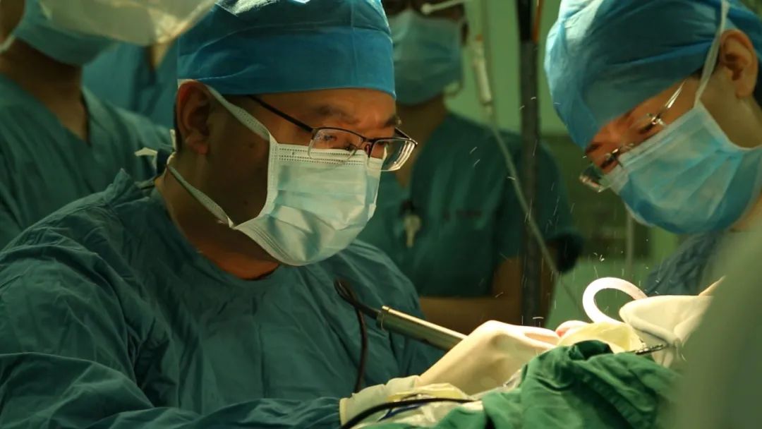 17岁女孩子感冒打喷嚏流鼻涕,5岁女孩流鼻涕鼻塞20天