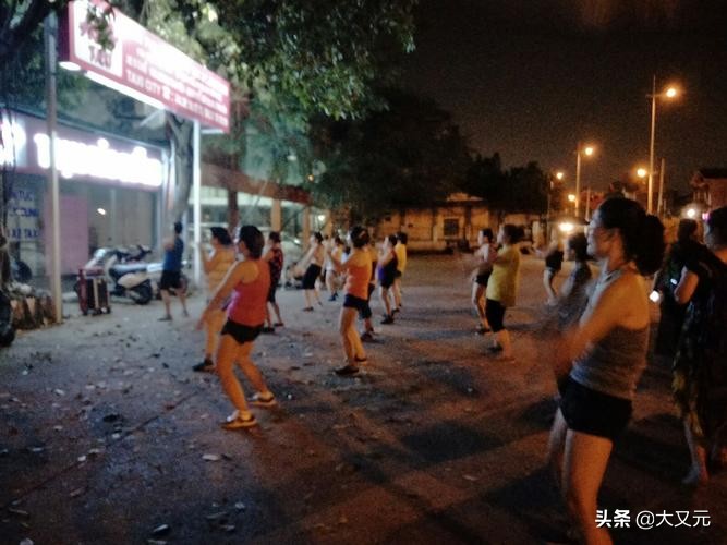 越南为什么抄袭中国?全国上下摸着中国过河,这到底是个怎样国家