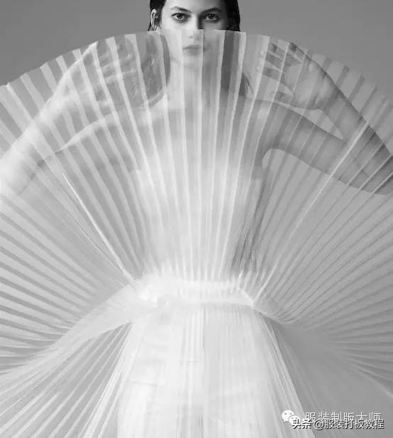 褶皱在女士礼服中的应用,褶皱肌理礼服