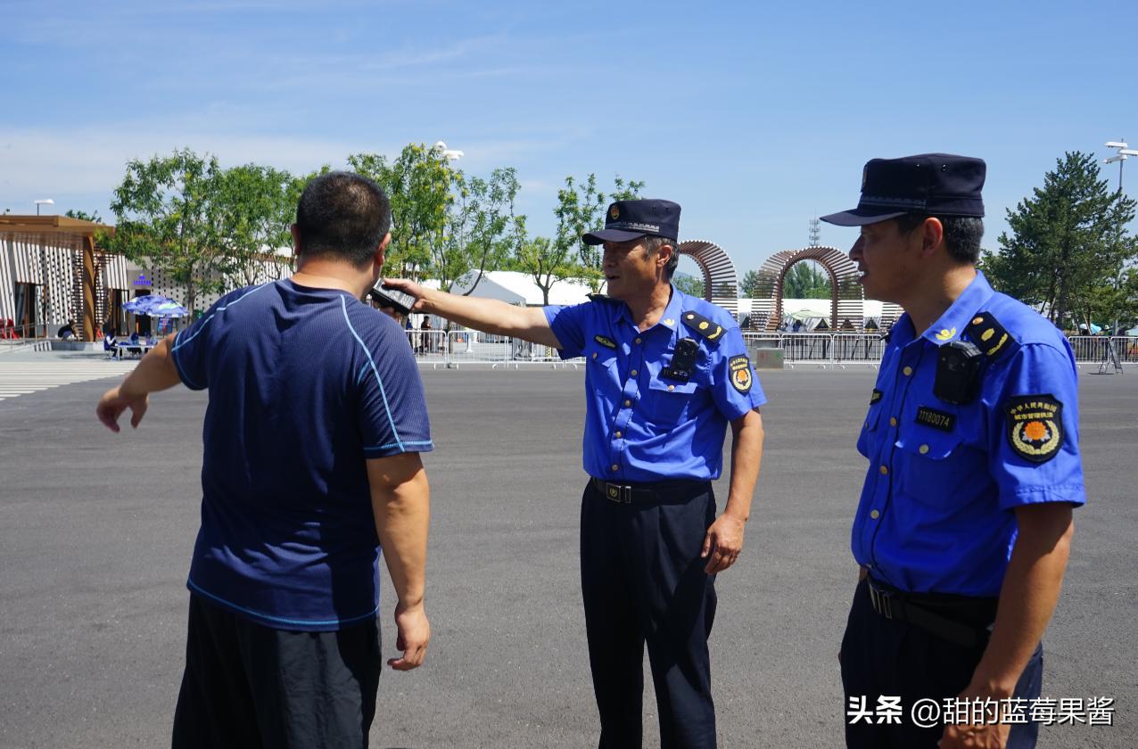 城管*力暴**执法惹众怒，商户被打成骨折后遭威胁，网友这是什么素质