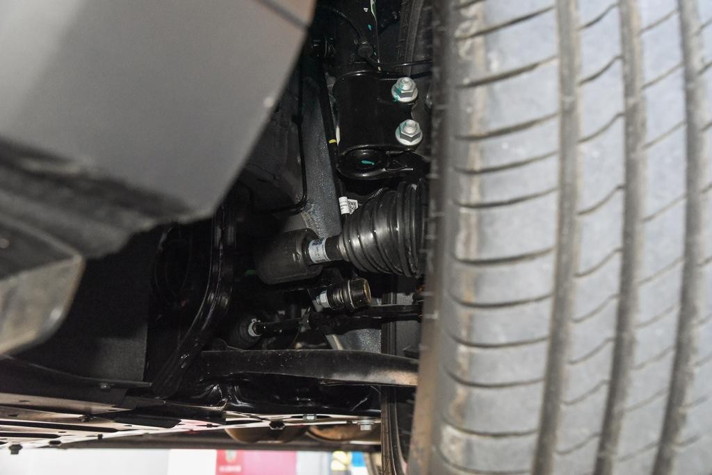 实拍2022款吉利嘉际,搭载1.8T+7DCT动力,六座布局,值得选吗?