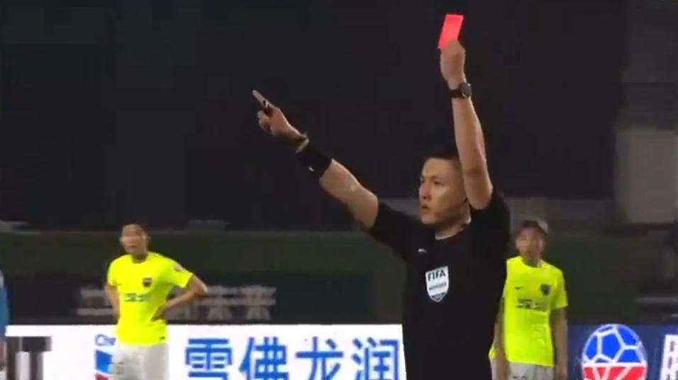 中超再现三大争议判罚,中超十大奇葩判罚