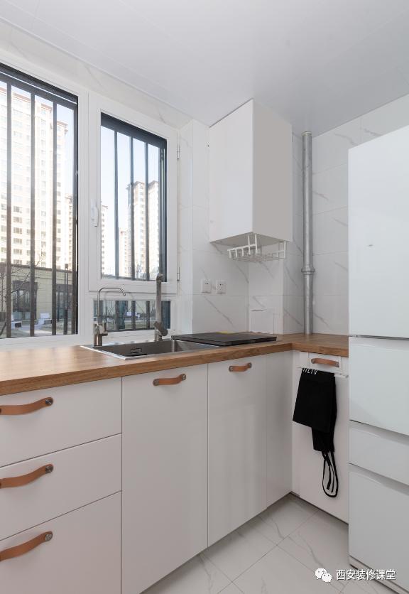 三室二厅简约大白墙原木,135平米大白墙原木风