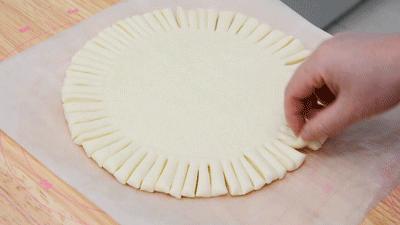 这个奶酪花环面包棒极了,颜值与美味并存,新年送礼可以有