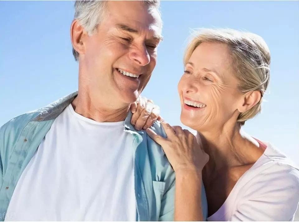 老年夫妻同住有什么益处,老年夫妻相处有什么好处