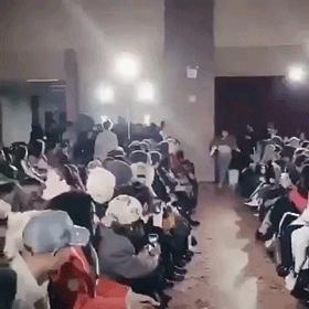 搞笑gif趣图姑娘你怎么这么凶啊,趣图搞笑美女