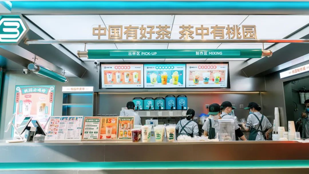 瞄准12元，营业额逆势涨40%！这家茶饮成为广东“校园头牌”