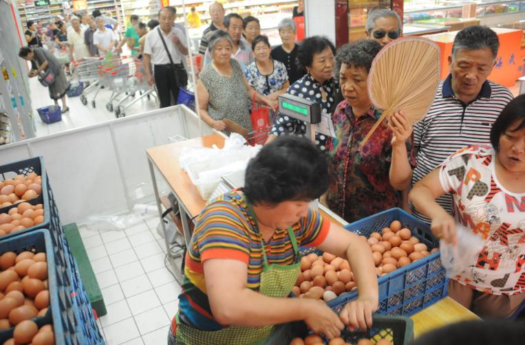 山东大姐卖小吃一月挣4万,小伙子开超市卖鸡蛋年赚百万