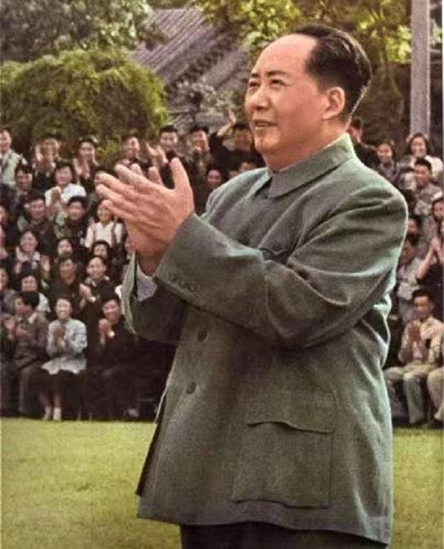 见*先念李**抽雪茄，毛主席看了半天：你有这么好的烟，怎么不告诉我