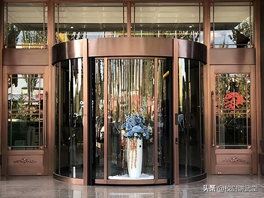 借出来的超级大国（乙篇）美国治病记，汉密尔顿与他的旋转门计划