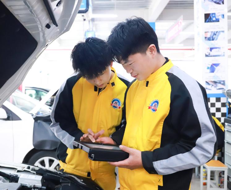 15岁学生去职高选什么专业最好,初中毕业去职校学什么专业好