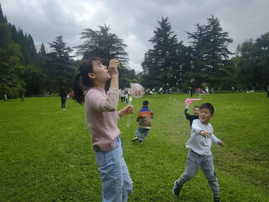 必去的花溪公园,假期余额不足游玩依旧火热