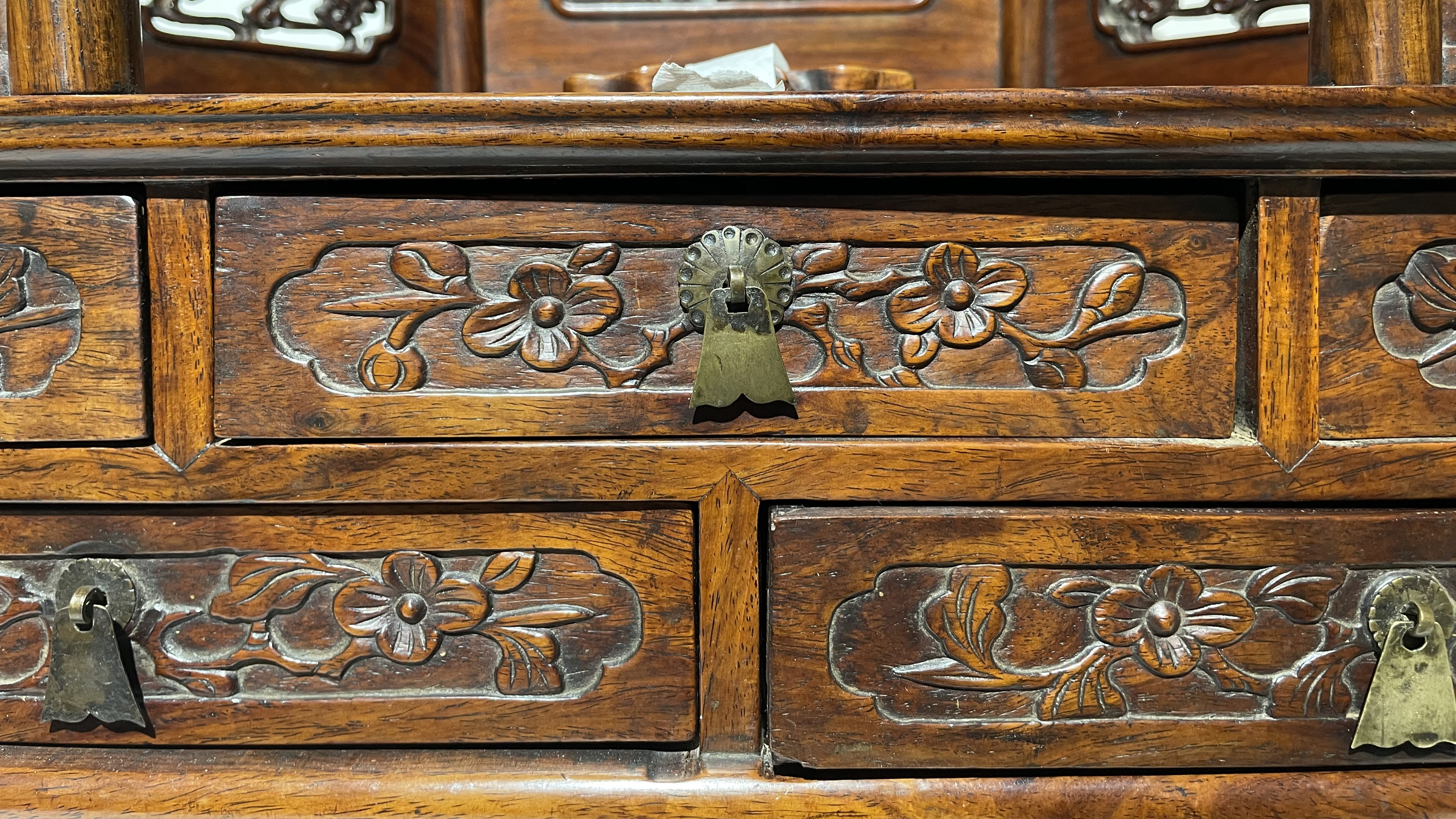 清代黄花梨镶黄杨木小镜台,少见的黄花梨镜台图片