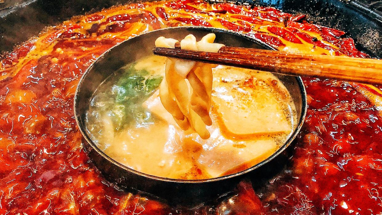 吃重庆火锅沸腾视频,好吃的火锅推荐重庆特辣