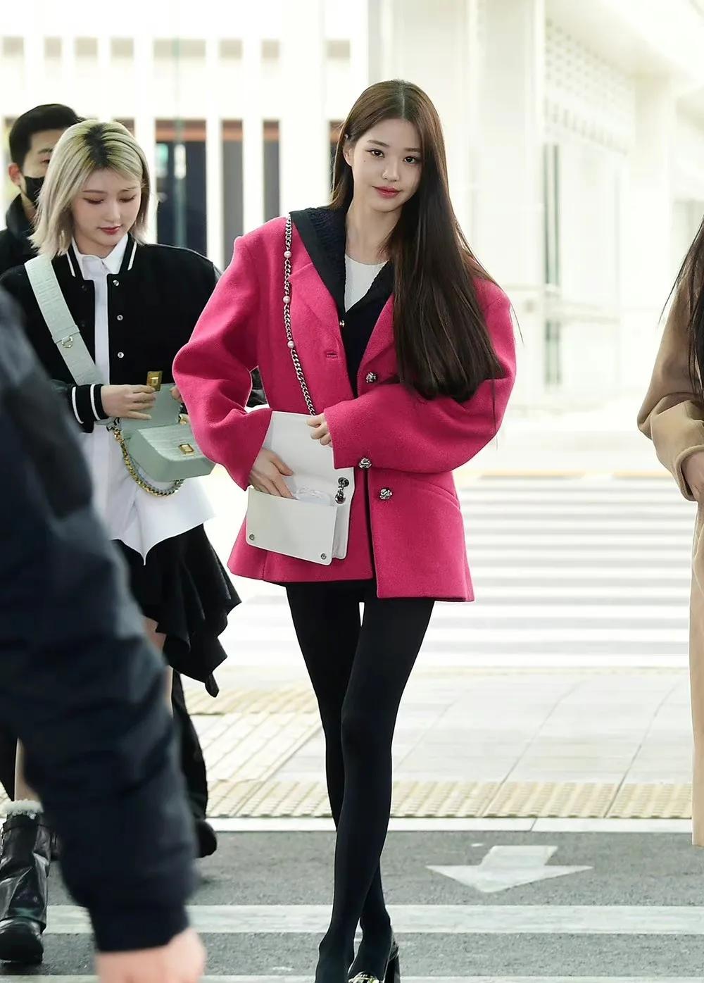 张元英黑色西装穿搭拍照,贵气张元英穿搭秋冬