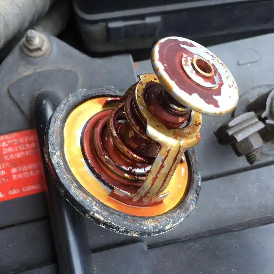 为什么熄火了散热器风扇还在转,散热器风扇转得太慢怎么办