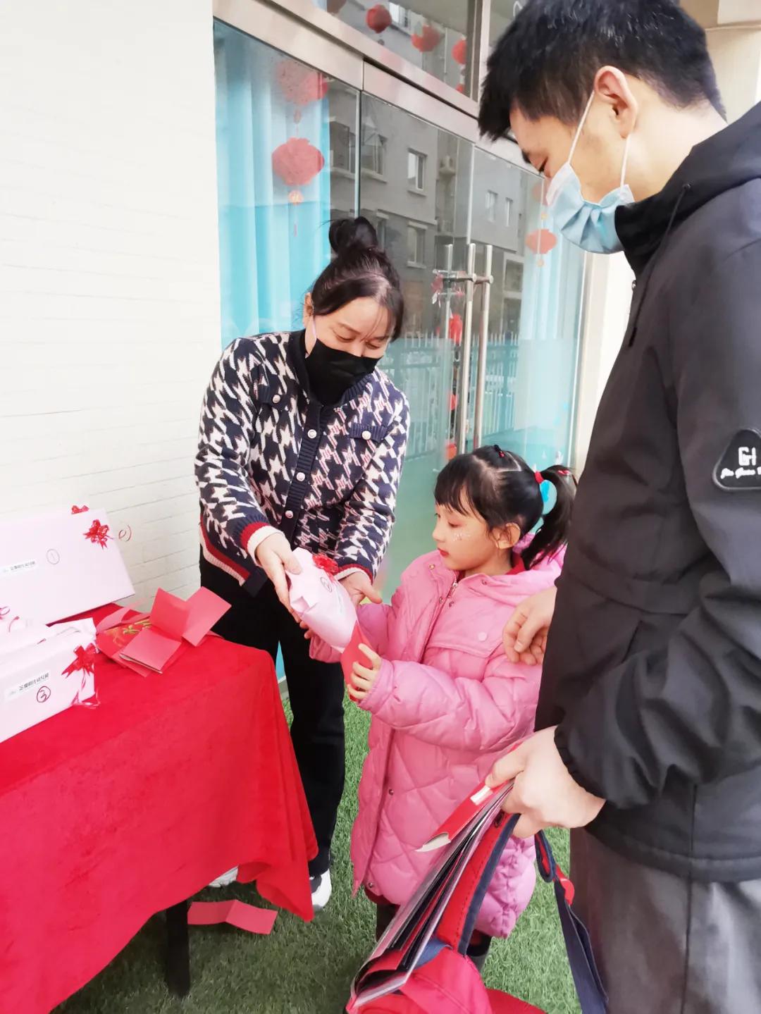 “福娃闹新春,虎年乐淘淘”——未来时光芝澜明仕幼儿园元旦活动