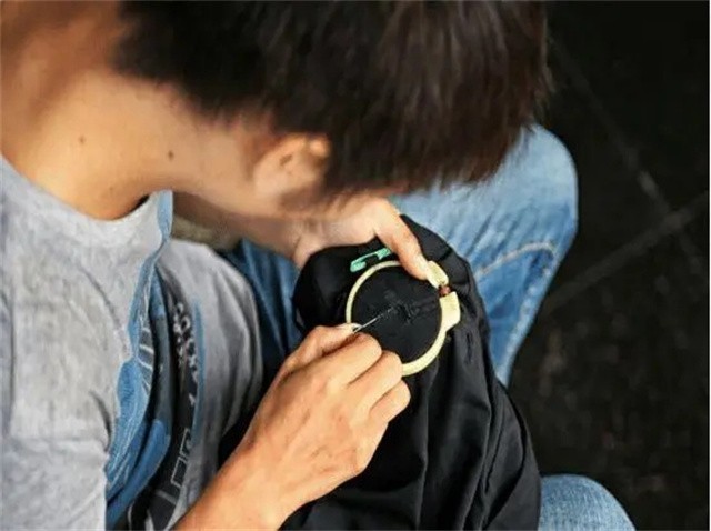 织补师衣服,织补修复师真实收入