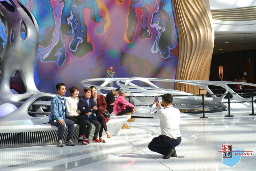 cdf海口国际免税城优惠券90抵100,cdf海口国际免税城国庆人流量