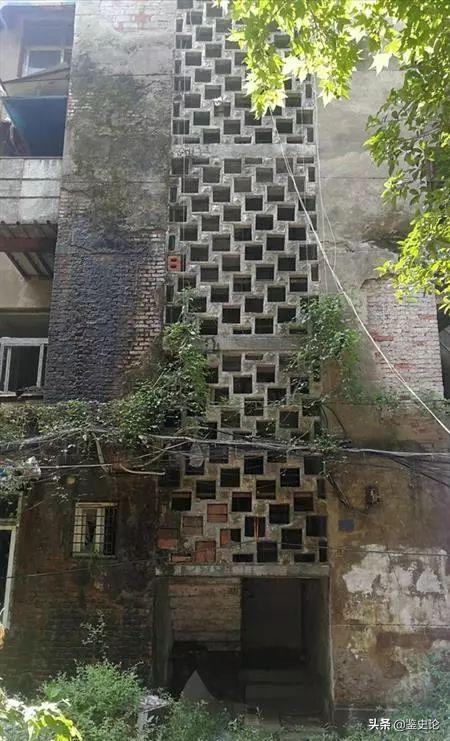 07年武汉女大学生失踪，父母卖房寻找12年，发现她成了乞丐