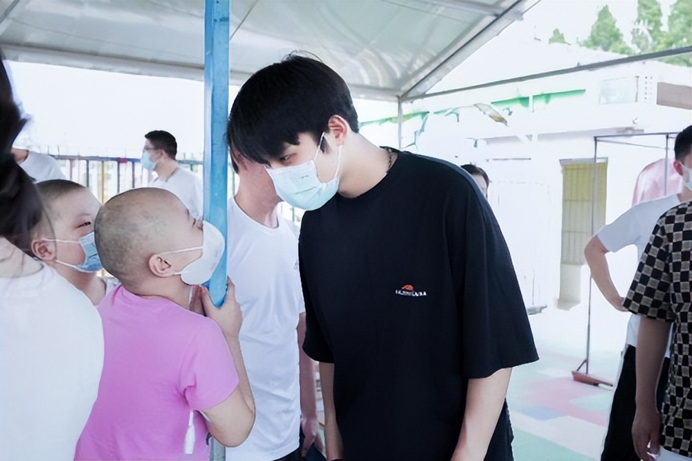 杨哥公益,小杨哥去参加公益