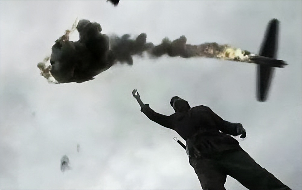 涂发胶抹口红，打仗住酒店，这些抗日剧，对得起以前的战士吗？