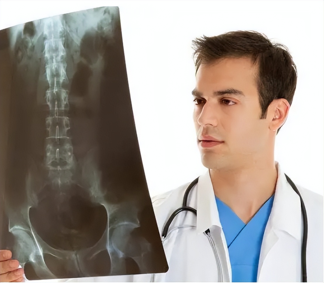 女人总是腰凉什么原因,女性坐着腰痛腰凉的原因有哪些