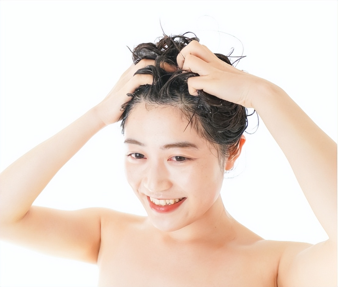 女性白头发增多怎么回事,女性有白头发缺什么