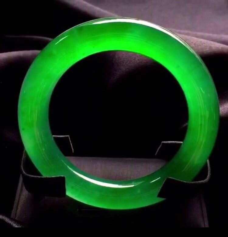 收藏级帕敢翡翠冰糯种,缅甸翡翠冰底飘绿