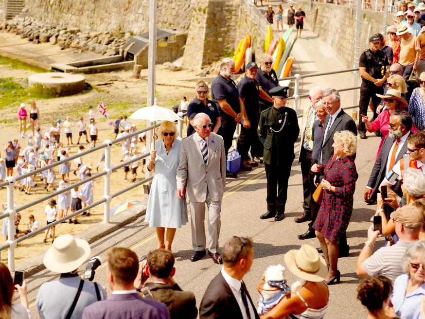 70岁卡米拉,75岁的卡米拉气场全开如女王