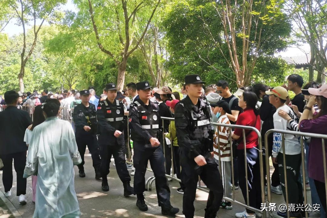 五一警察坚守岗位动画,五一劳动节警察在坚守