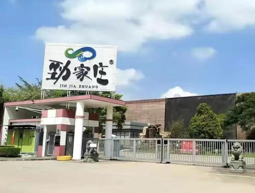 62岁何家劲有女儿吗,何家劲的一生年轻童年是怎么过的