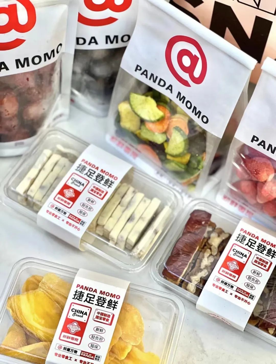 网红零食进口零食折扣店,零食新零售的风口