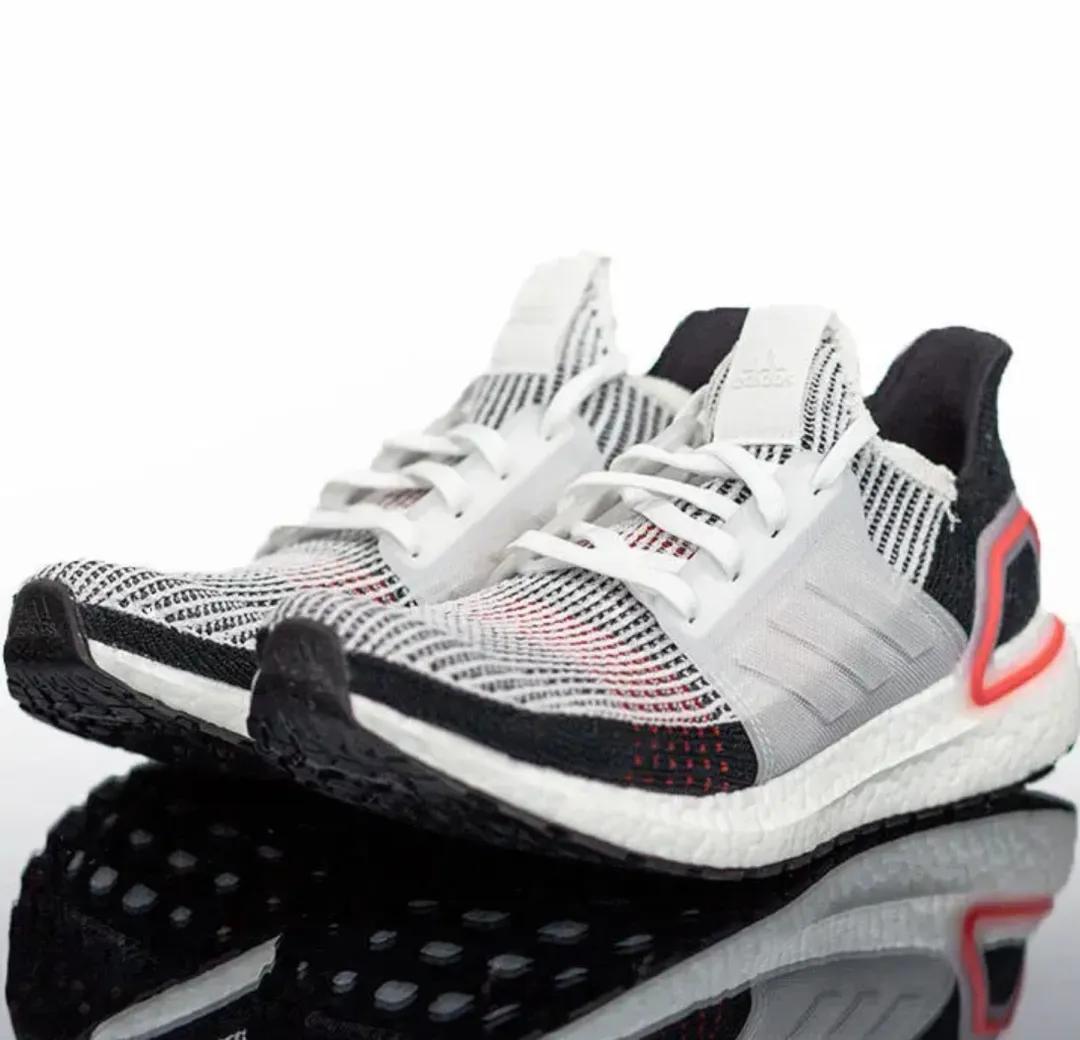 新UB来了？中底厚度惊人，boost纹理改变，阿迪这次够惊喜