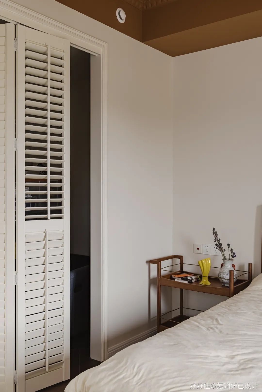 入户门正对次卧户型,长条户型进门对着次卧