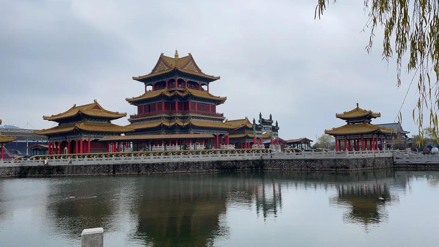 游览横店,横店影视城为横店创造了多少价值