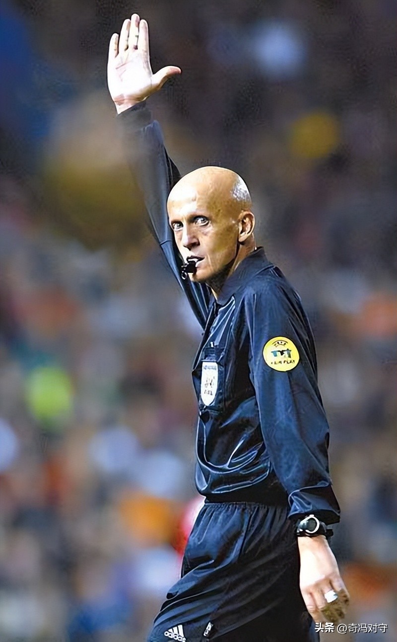 光头裁判科里纳精彩瞬间,卡塔尔世界杯光头裁判科里纳