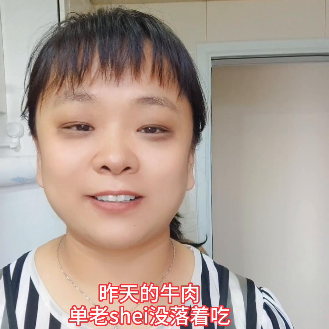 娃爹点菜:把子肉，配米饭。铁锅编出油脂，换砂锅小火慢炖...