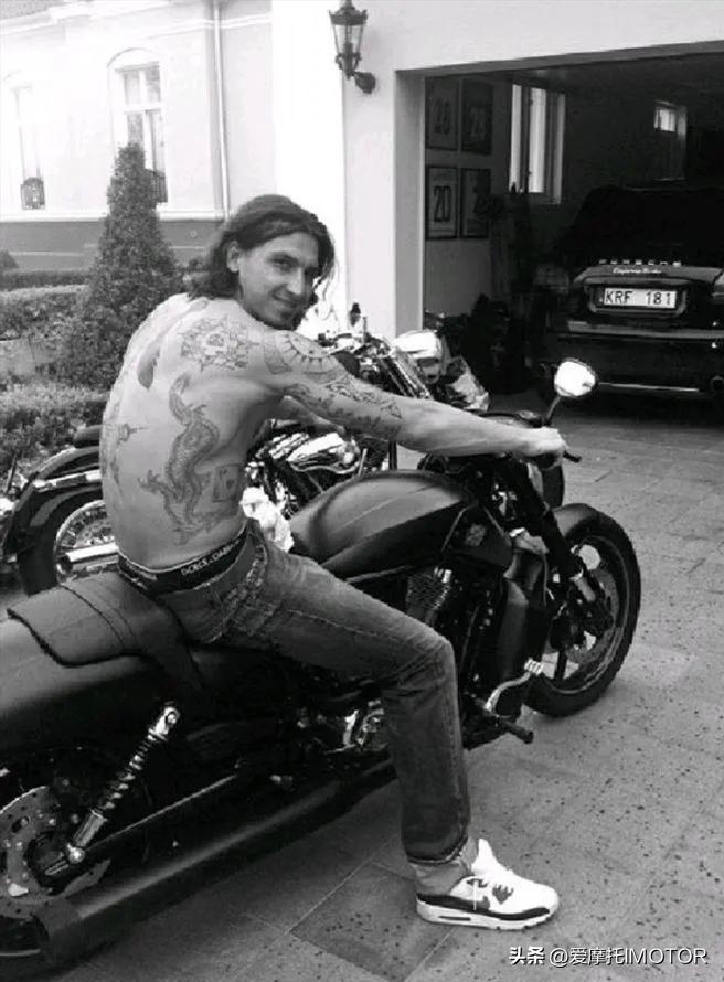 你们在聊世界杯，而我却想和你聊摩托车的那点球事