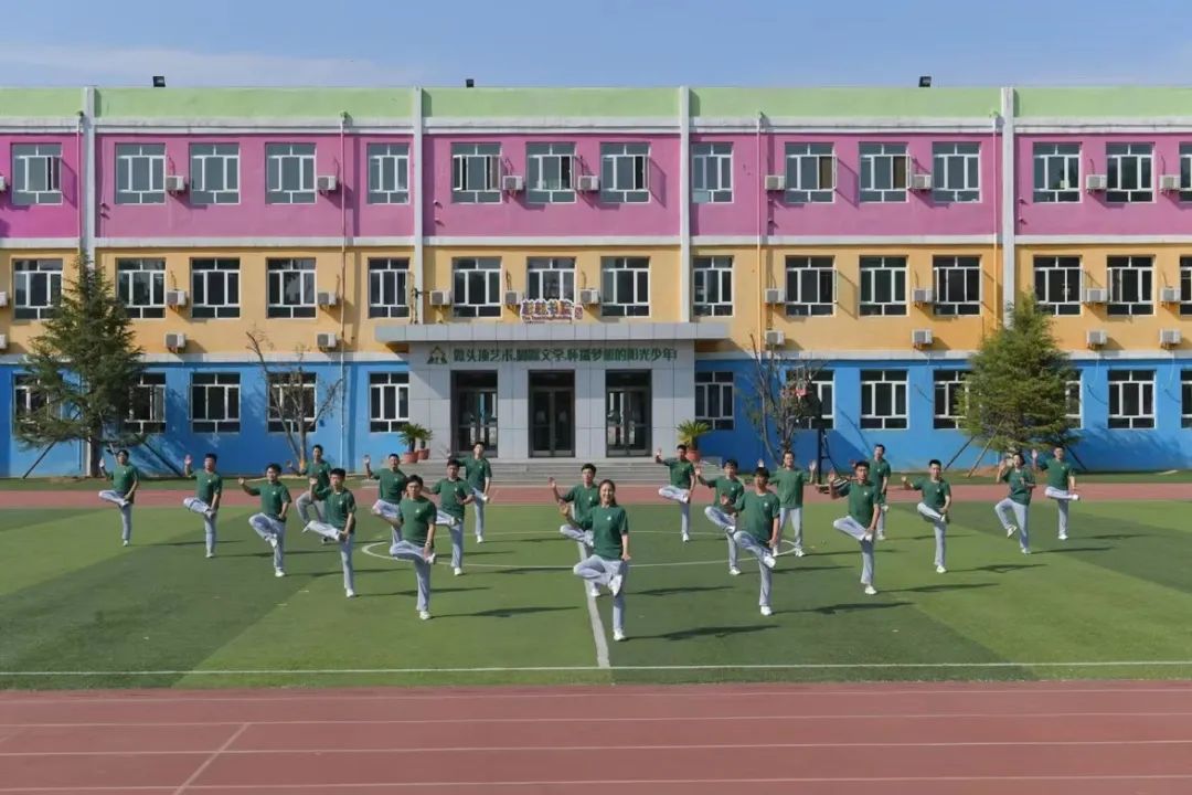 对刘畊宏的描写,刘畊宏很拽的角色