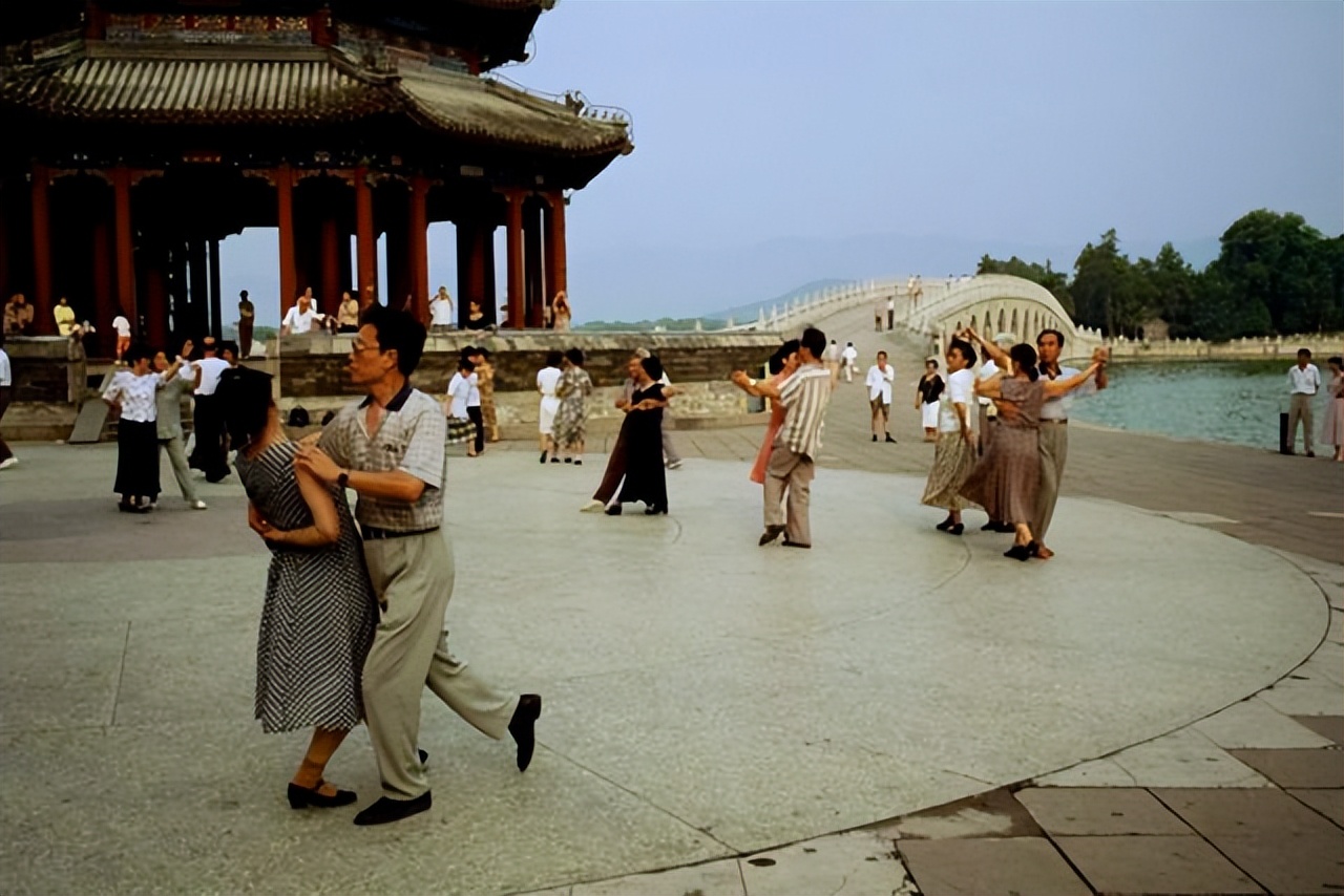 1999年的北京老照片,往事并不如烟原唱