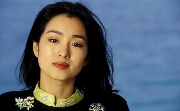 57岁富婆嫁小19岁老公生下三胞胎,57岁富婆嫁给丈夫后生三胞胎