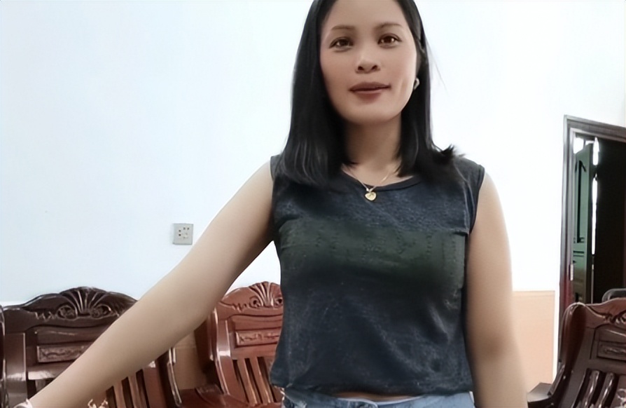 老挝媳妇嫁中国大叔在老挝生活,老挝媳妇嫁给外卖小哥