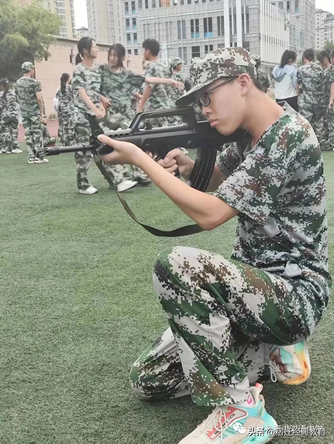 2019级新生军训掠影之动作篇,直击2022级新生军训汇演现场